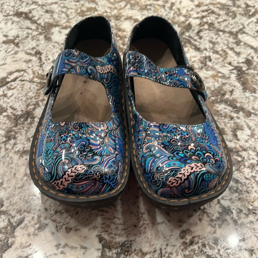Size 91/2 Jane all man made Materials Ingaro purple and blue Mary Jane Nurse